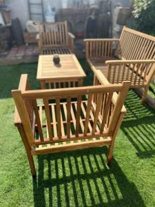 Wooden sofa set 2+1+1 and middle table