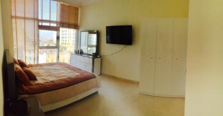 Looking for roomate to share a room in marina