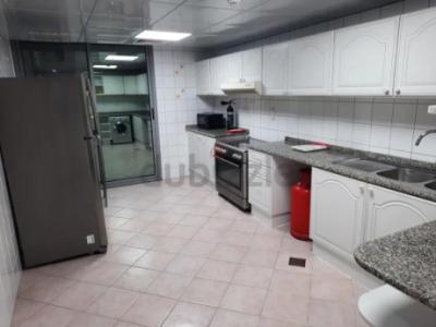 Bed space with one lady in Luxury rooms near difc MS ladies only