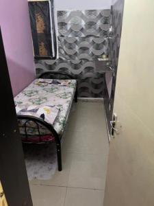 Room and partitions available 0562775441