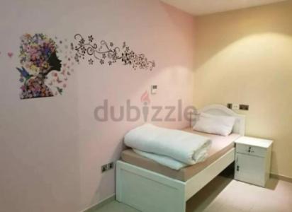 Bed space for ladies only available for rent near mall of emirates only 1000 per month