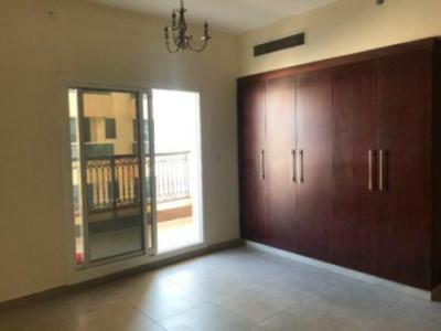 FULLY FURNISHED MASTER BED ROOM WITH ATTACHED BATH NEW BUILDING CENTRAL AC IN KARAMA IMMEDIATELY AVA