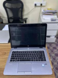 HP ELITEBOOK -