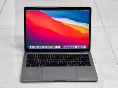 MacBook Pro 2017 - 16gb Ram - 500gb ssd - 5 months warranty - Dubai