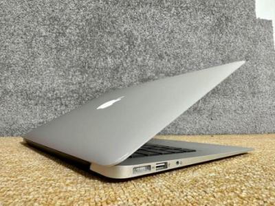 MACBOOK AIR