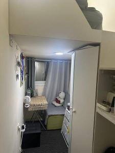 CLOSED LOFT PARTITIONS WITH WINDOW