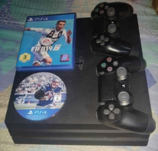 Ps4 pro 1tb 2 controllar 2 games good condition excllant working - Dubai