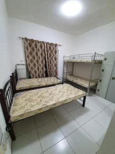 Girls/females bedspace available 1 mint walk al fahidi metro