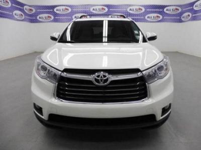 Looking to sell my 2015 Toyota Highlander White Suv