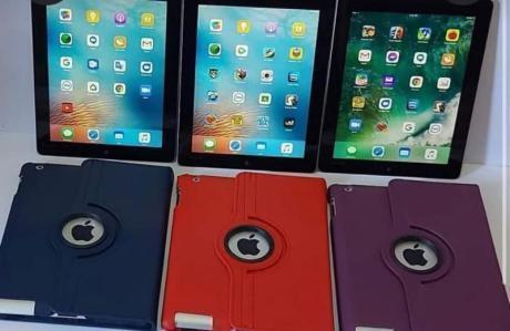 APPLE IPAD 3 32GB ORIGINAL APPLE FREE ALL ACCESSORIES Dubai - Dubai