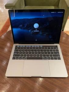 Macbook pro 13 inch Retina Display touch bar with fingers ID 2016 - Dubai