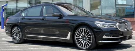 BMW 750 Master Class XDrive warranty and service Oct 2023 AED 189,000