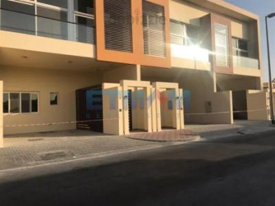 4 Bedroom Villa/Town House-Attractive Location