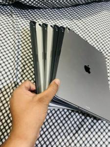 ipad pro 12.9 3rd generation 64,256,512 GB available in stock