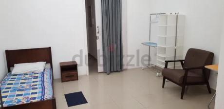 Spacious, Vegetarian Bachelor Room Available, Near to Metro