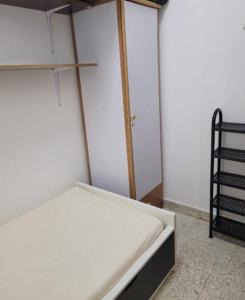 Clean maid's room available now for 1 Filipina lady for aed. 1,300 only