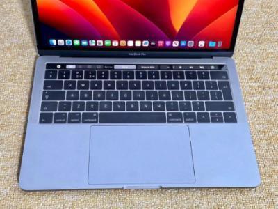MACBOOK PRO -