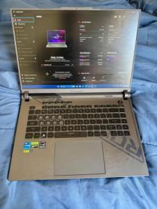 Asus ROG Strix G16 (2024) G614 , Logitech G502 Hero