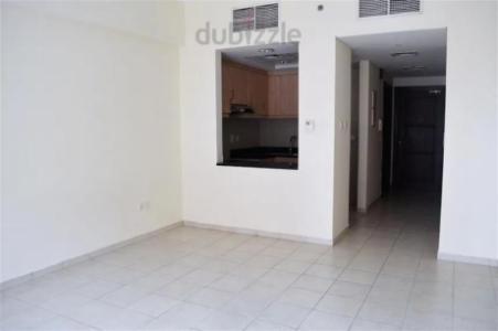 Chiller Free Closed kitchen studio with open balcony