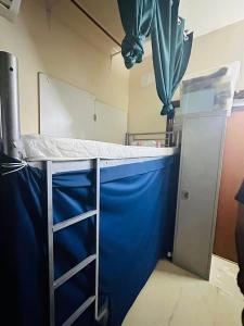 Bedspace upper available!