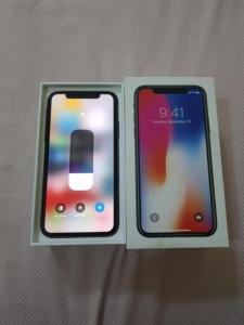 iPhone X /64 gb in with box and charger